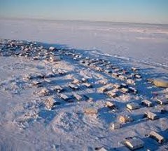 Vivere sul fronte del cambiamento climatico, su un’isola che scompare