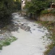Apuane, le montagne con i fiumi bianchi. Per l’inquinamento degli intoccabili del marmo: “Violazioni note, ma continuano”