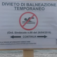 Pescara, mare inquinato: chiesto processo per sindaco e vice. A un anno dall’incidente situazione ancora critica