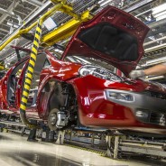 Addio al lavoro: l’industria non c’è più